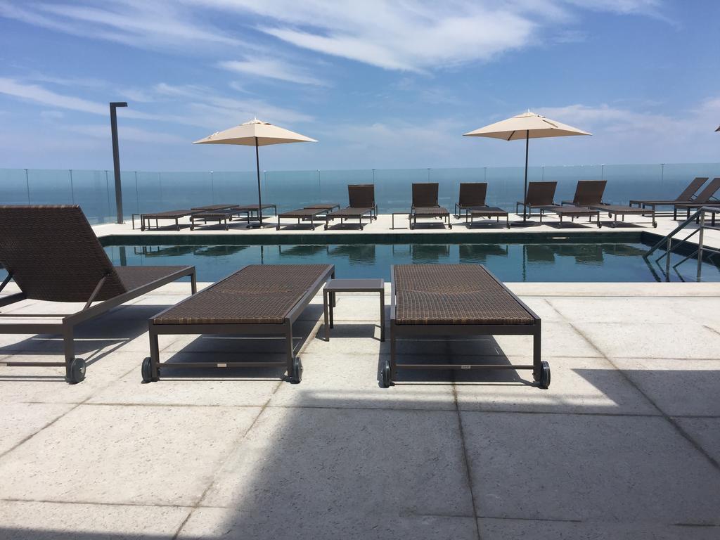 Hotel Windsor Marapendi Rio de Janeiro Exterior foto Rooftop pool at the Ritz-Carlton, San Francisco